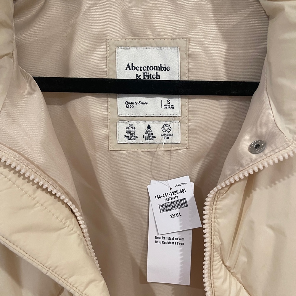 Abercrombie & Fitch Cream Puffer Vest - Picture 6 of 7